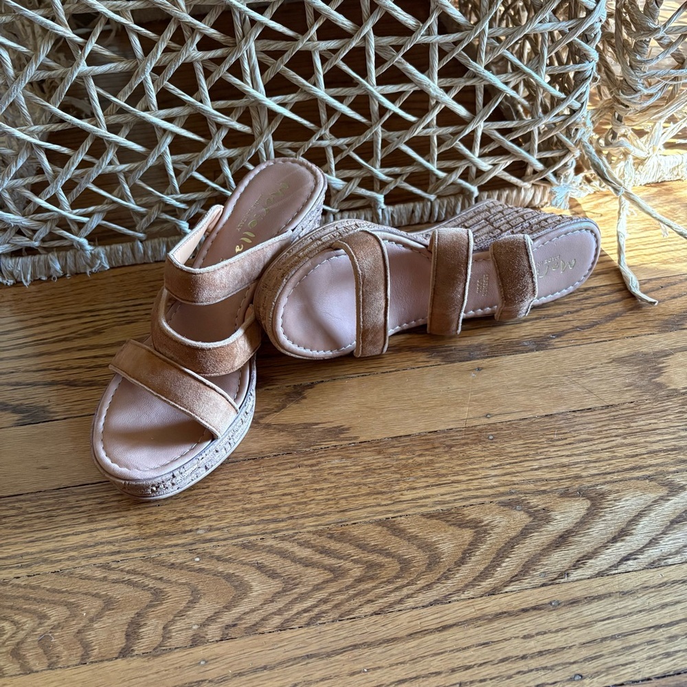 Italian Mariela made in Italy Real leather Chic Tan Strappy Heels wedge 8